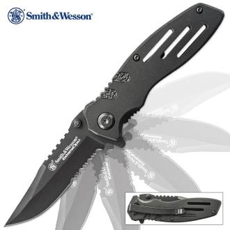 Smith & Wesson Extreme Ops Pocket Knife Serrated