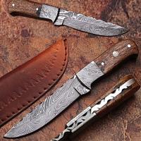 DM-092 - Custom Made Damascus Steel Hunting Knife (Walnut Wood Handle)