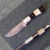DM-704 - Damascus Hunting Knife (Steel Bolster with Buffalo &amp; Bone Grip)