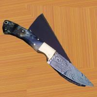 DM-030 - Ram Horn Handle Damascus Steel Hunting Knife