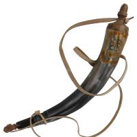 IN60256 - Medieval Daniel Boone Powder Horn